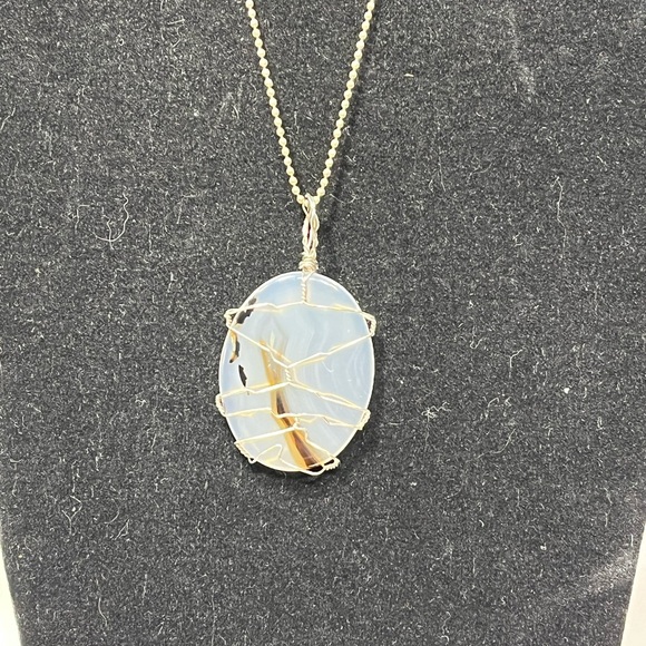 Yellowstone Montana Agate wire wrap pendant - Picture 4 of 13